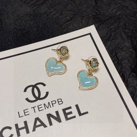Новые модели от CHANEl. Новинки от Chanel. Серьги-гвоздики в форм