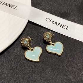Новые модели от CHANEl. Новинки от Chanel. Серьги-гвоздики в форм