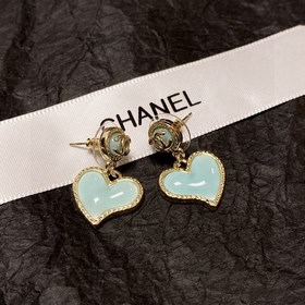 Новые модели от CHANEl. Новинки от Chanel. Серьги-гвоздики в форм