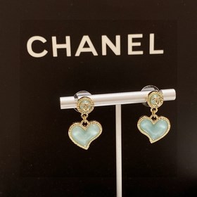 Новые модели от CHANEl. Новинки от Chanel. Серьги-гвоздики в форм