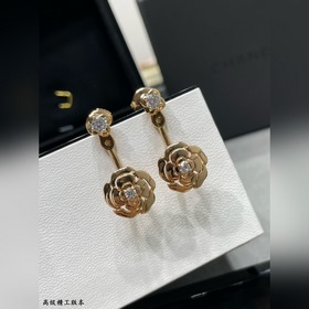 Материал V-Gold 8690180 Серьги Chanel с камелиямиз золота. Какая 