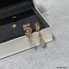 Материал V-Gold 5140196  Популярные серьги-гвоздики Chanel с циф