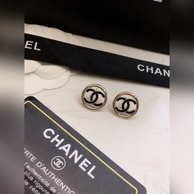 Chanel Chanel серьги-гвоздики, популярная модель, лучшая версия 