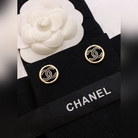 Chanel Chanel серьги-гвоздики, популярная модель, лучшая версия 