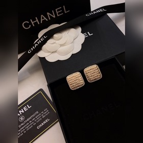 Chanel CHANEL Оригинальные новые изделия Маленькие серьги-гвозд