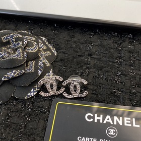 Код GE235 0138925 Новые серьги Chanel в наличии Оригинальные изде