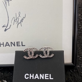 Код GE235 0138925 Новые серьги Chanel в наличии Оригинальные изде