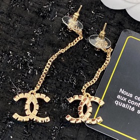 Код E249 0648915 Новые серьги Chanel в наличии Оригинальные издел
