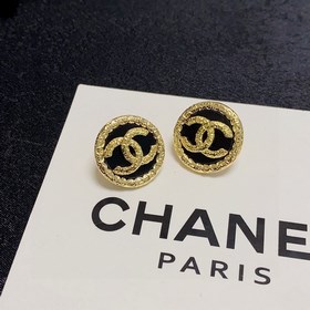 Chanel двойные C черные серьги. Эти серьги можно носить с любой о