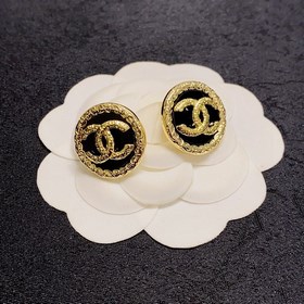 Chanel двойные C черные серьги. Эти серьги можно носить с любой о