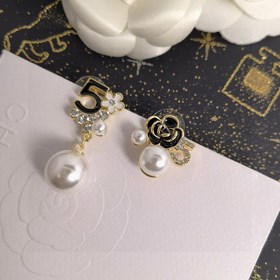 Мне очень нравится этот дизайн от Chanel. Серьги-гвоздики с бутон
