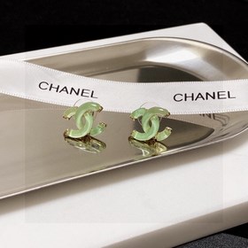 Серьги Chanel светло-зеленого цвета, прозрачные и кристально чист