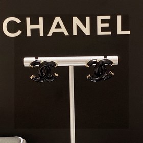 Серьги Chanel в черном цвете. Прозрачные изящные, от Chanel. Эти 