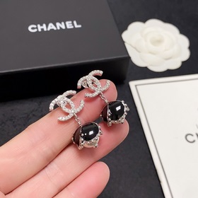 Новые серьги Chanel с бриллиантами в стиле «маленький Chanel» дос