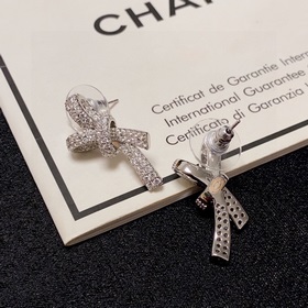 Xiao Hong Shu рекомендует новые серьги Chanel с бриллиантами в фо