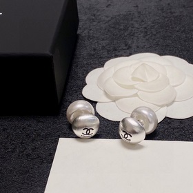 Новые модели 2024 года [Chanel] Серьги с матовой поверхностью и ж