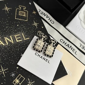 Chanel подлинные серьги с двойным логотипом. Оригинальный дизайн