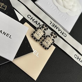 Chanel подлинные серьги с двойным логотипом. Оригинальный дизайн