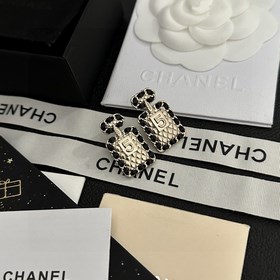 Chanel подлинные серьги с двойным логотипом. Оригинальный дизайн 