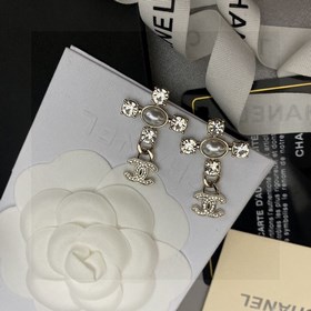 Chanel подлинные серьги с двойным логотипом. Оригинальный дизайн