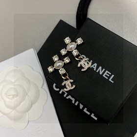 Chanel подлинные серьги с двойным логотипом. Оригинальный дизайн