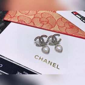 Chanel подержанные серьги с двойным C. Модели Chanel не нуждаются