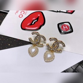 Chanel подержанные серьги с двойным C. Модели Chanel не нуждаются