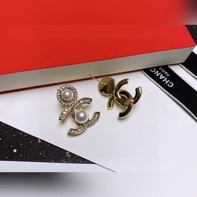 Chanel подержанные серьги с двойным C. Модели Chanel не нуждаются