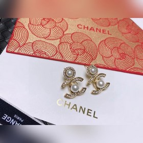 Chanel подержанные серьги с двойным C. Модели Chanel не нуждаются
