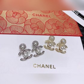 Chanel подержанные серьги с двойным C. Модели Chanel не нуждаются