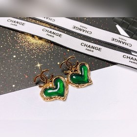 Chanel Б/у Буквы Серьги в стиле Chanel не нуждаются в представлен