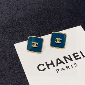 Chanel  Chanel Милый белый и темно-синий квадратные серьги-гвозд