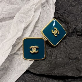 Chanel  Chanel Милый белый и темно-синий квадратные серьги-гвозд