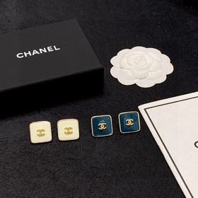 Chanel  Chanel Милый белый и темно-синий квадратные серьги-гвозд