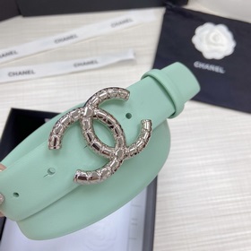 Новая модель на официальном сайте Chanel. Двусторонняя кожа телен