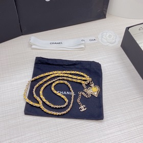 Новая модель поясной цепочки из чистой меди от Chanel уже в прода