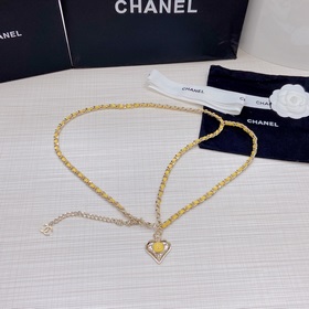 Новая модель поясной цепочки из чистой меди от Chanel уже в прода