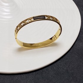 Chanel Новый браслет Chanel с ажурной отделкой, сверкающий, с пр