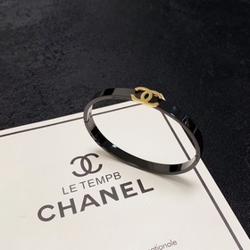 Новый браслет Chanel из углеродного черного металла с блестящими 