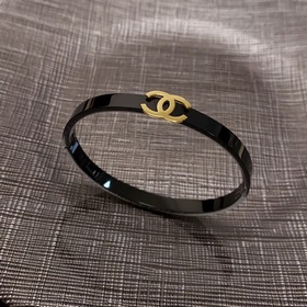 Новый браслет Chanel из углеродного черного металла с блестящими 