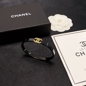 Новый браслет Chanel из углеродного черного металла с блестящими 