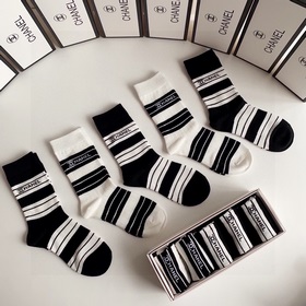 В комплекте Новые классические носки средней длины от Chanel! Пят