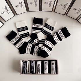 В комплекте Новые классические носки средней длины от Chanel! Пят