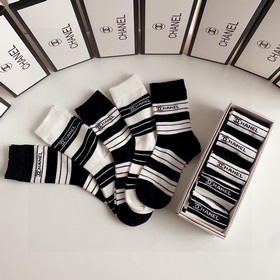 В комплекте Новые классические носки средней длины от Chanel! Пят