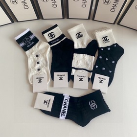 В комплекте Новые классические носки средней длины от Chanel! Пят