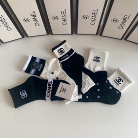 В комплекте Новые классические носки средней длины от Chanel! Пят