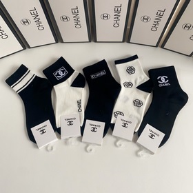 В комплекте Новые носки Chanel средней длины! Пять пар в коробке,