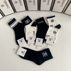 В комплекте Новые носки Chanel средней длины! Пять пар в коробке,