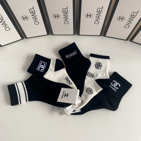 В комплекте Новые носки Chanel средней длины! Пять пар в коробке,