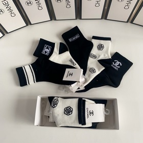 В комплекте Новые носки Chanel средней длины! Пять пар в коробке,